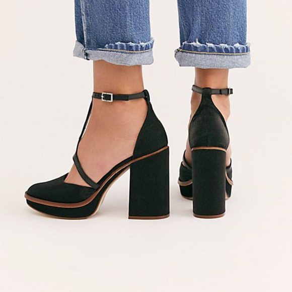 Free People Shoes - Free People women's Platform shoes with a metallic